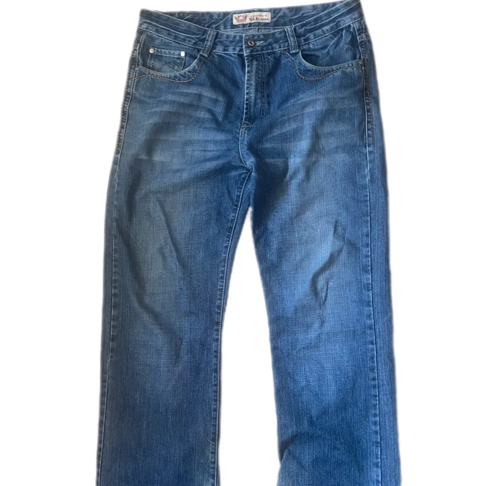 Över snygga baggy jeans med fet tryck🤩😍 skriv för mått!!. Jeans & Byxor.
