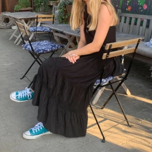 Svart långklänning, Bite Kai Rand - Supersnygg svart klänning för alla tillfällen. Perfekt till sommaren men också med ett bar boots nu till hösten. Köpt för två år sedan på Bite Kai Rand. Nypris 2000. Säljer för 500💖💖 100% viskos