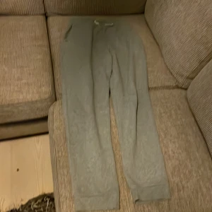 Gråa mjukis byxor - Gråa Polo Ralph Lauren mjukis byxor  Kids Size L för åldrarna 14-16  Helt nya 