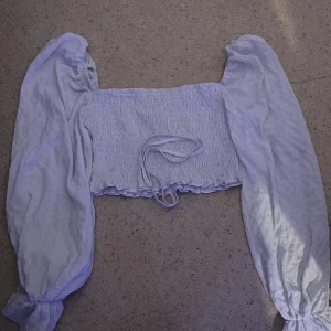 Vit blus - Vit blus med detaljer 