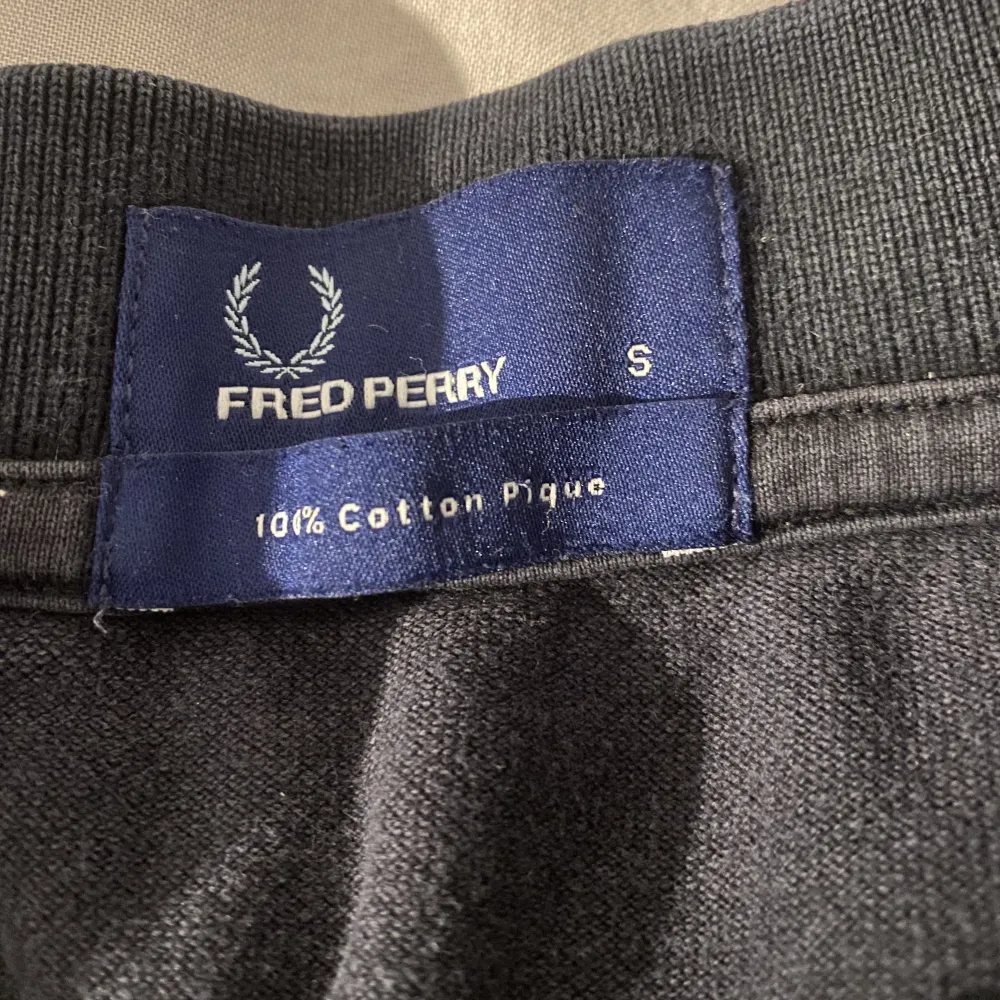 Fred Perry Piké Small. Knappt använd. T-shirts.
