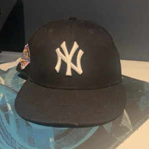 New era fitted hat - Hej jag säljer nu min fitted hat som jag inte använt så mycket alls