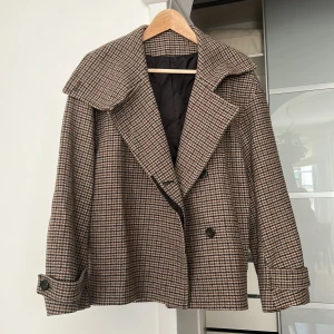 Arket Kappa - Säljer min arket kappa som inte kommer till användning. Har inte använt den mycket,  väldigt bra skick och inga defekter!!💕