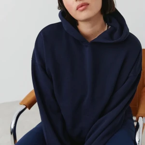 Gina Tricot marinblå hoodie  - Säljer två st marinblåa hoodies från Gina Tricot som är vädligt populära och slutsålda online. Säljer både storlek S och M, med prislappen kvar därav nyskick. Går ej under ordinarie pris🥰