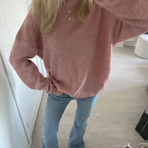 Stickad tröja  - Såå fin stickad tröja från lager 157 som jag aldrig använt, storlek L men tycker den sitter snyggt oversized på mig som normalt har xs/s
