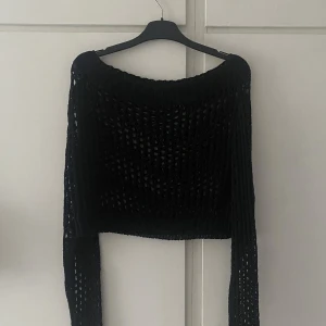 virkad tröja - köpt förra sommaren och i jättefint skick, aldrig använd!! liknar den i sista bilden<3