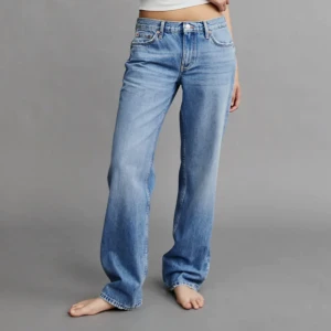 Lågmidjade jeans - Lågmidjade jeans från Gina i nyskick. För små på mig. Originalpris 499kr 💕