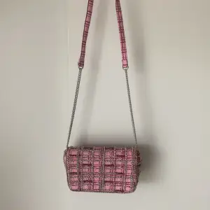 Rosa glittrig crossbody väska från Zara med pärlor Toppenskick