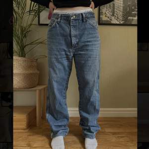 Snygga jeans från Wrangler! Säljer pga passar inte mig längre💞Köparen står för frakten!