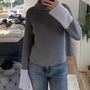 Stickad tröja från nakd - Stickad tröja från nakd med ljuslila armar. Storlek xs, men passar xs/s/m