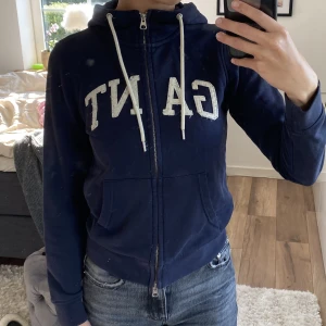 Tröja från gant - Tjocktröja från gant, fint skick. Marinblå i storlek S