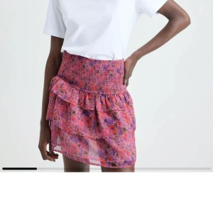 Bikbok slutsåld kjol😍 - ANVÄND KÖP NU !