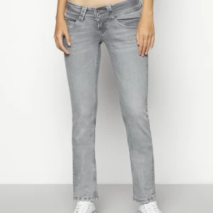 Pepe jeans  - Knappt använda Peppe jeans. Skriv för fler bilder