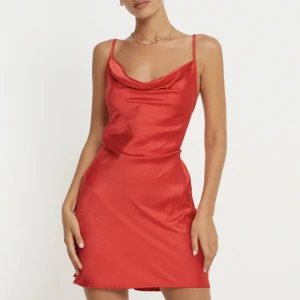 Motel rocks klänning - Säljer denna helt nya motel rocks klänning då jag råkade beställa 2, prislapp kvar🥰