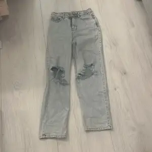 Jeans med hål köpta på gekås Ullared 