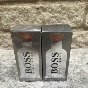 Hugo boss parfym - Säljer två Hugo boss bottled 30 ml parfymer då jag redan har två flaskor till av den. Det är en jätte fräsch och god parfym som kommer ge dig många komplimanger. Flaskorna ligger på 30ml styck så båda tillsammans landar på 60ml. Pris kan diskuteras.