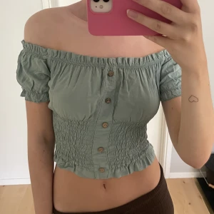 Jättesöt topp🩷 - Säljer denna fina toppen som jag köpte i Kroatien, det står ingen storlek på den men skulle säga att den är xs/s❤️Pris från 150, hör av er vid frågor🥰Köparen står för frakten!
