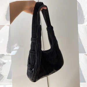 Mjuk väska  - Svart mjuk väska✝️