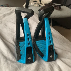 Freejumps - Blåa vanliga freejumps💙lite smutsiga på bilden men kommer såklart rengöras innan jag skickar💕