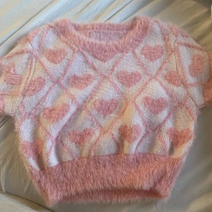 Stickad topp  - En söt topp ifrån SHEIN, denna är i storlek L men skulle mer säga att de är en S/M. Aldrig använd 
