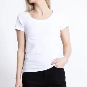 Vanlig vit t-shirt. bilden är tagen från lager 157. Använd fåtal gånger. 💕