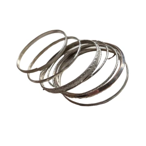 Armband - Ett set med armband, alla säljs tillsammans. Köper ni via privat swish blir frakten 15kr 