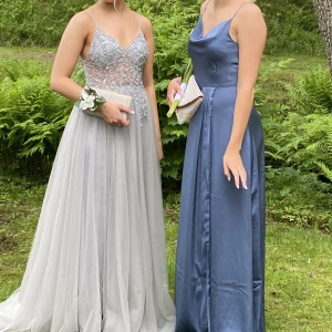 Vacker balklänning  - Nu säljer jag min fina balklänning från Dressroom Linné. Den är bara använd en gång och är i nytt skick. Köptes för cirka 5000kr. Tryck inte på köp nu innan ni har frågat.💗💗