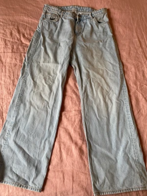 Naoki jeans  - Tre baggy lågmidjade jeans från monki, modellen naoki!!💞300kr styck och de är i storlek 31