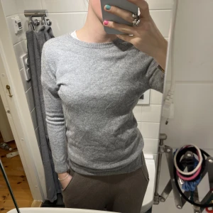 Kasmir tröja - Så snygg kashmir tröja från JACKIE som inte kommer till användning 