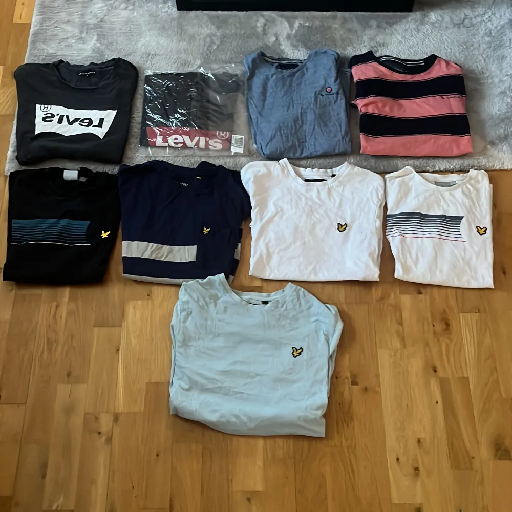 Finna märkes T-shirts I mycket fint skick 1 är oöppnad. Alla är i storlek M och inte använda många gånger. 75kr styck eller alla för 600.. T-paidat.