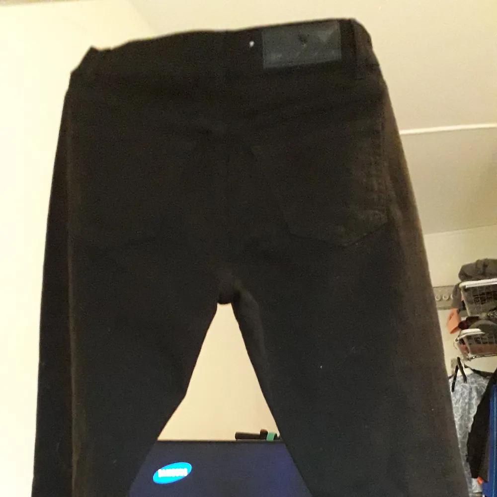 Svarta jeans från junkyard i nyskick . Modell clara 28×32. Jeans & Byxor.