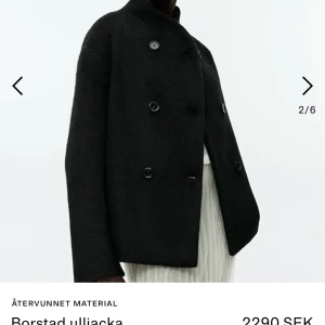 Arket kappa - Säljer då den inte kommer till användning, använd fåtal gånger. Köptes för 1100kr