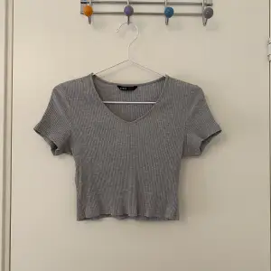 Crop top t-shirt. Storlek M men passar även S 