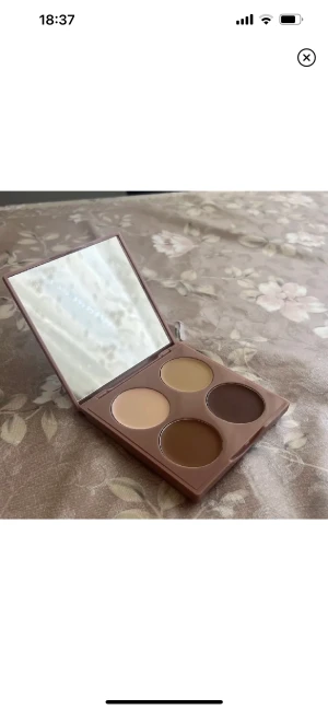 CREAM COUNTOR - En OANVÄND cream contour från makeup mekka i så fina färger som är perfekta för contour eller som bronzer 🤎 Vissa färger passar som foundation, concealer, ögonskugga osv!