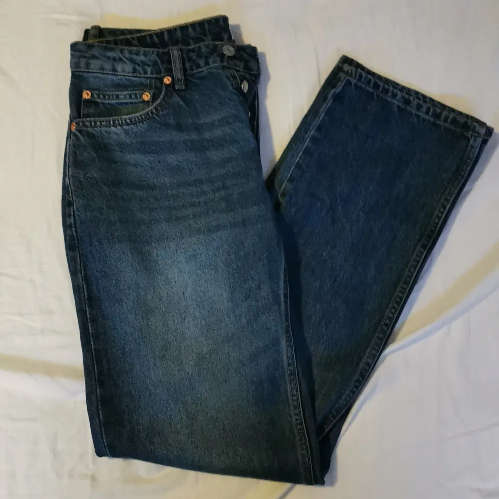 Blåa jeans från lager 157 i modellen Icon. Storlek M. Skriv privat vid frågor eller fler bilder. Jag diskuterar gärna pris 👻. Jeans & Byxor.