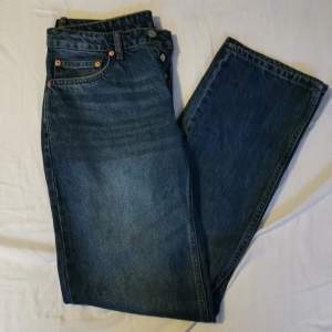 Blåa jeans från lager 157 i modellen Icon. Storlek M. Skriv privat vid frågor eller fler bilder. Jag diskuterar gärna pris 👻