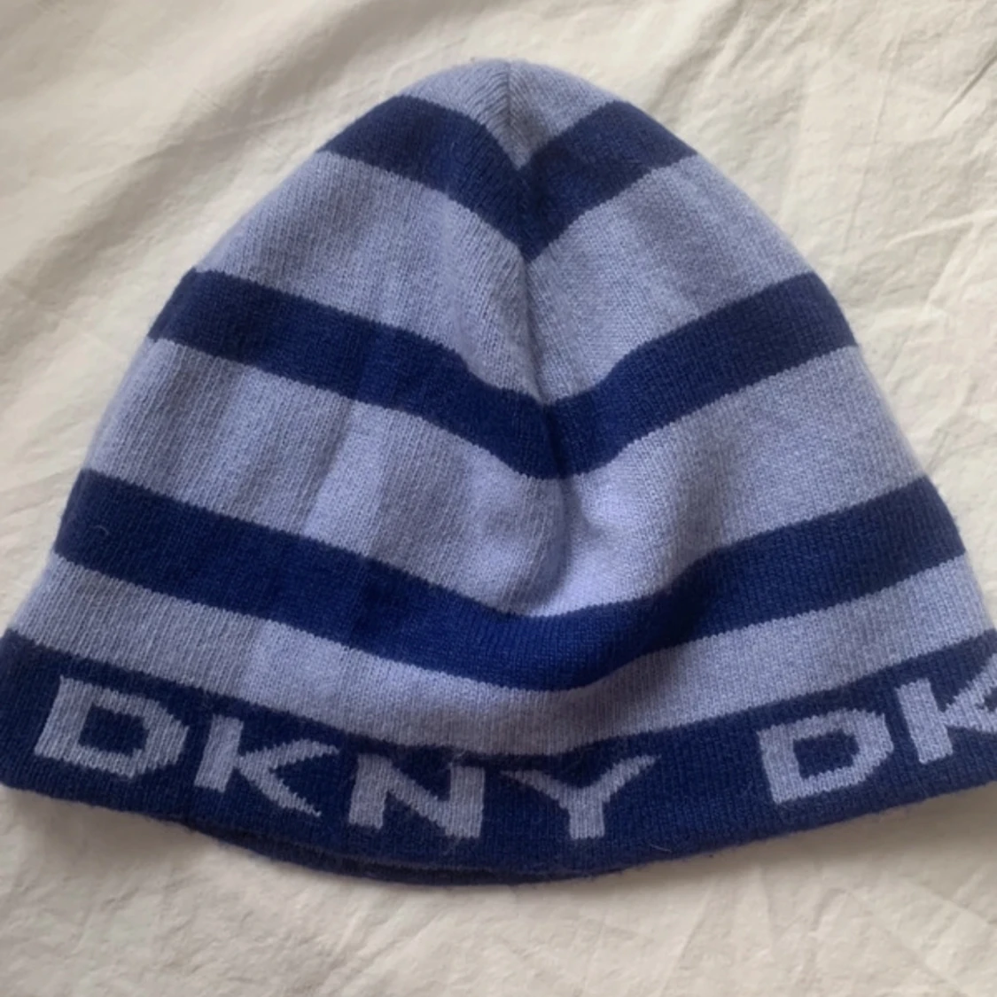 Dkny mössa
