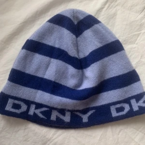Dkny mössa - Blå mössa ifrån dkny ! 💙