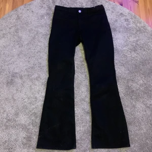 Svarta byxor ❤️ - Säljer mina svarta byxor ifrån H&M i storlek 152,  dom är lite för stora ❤️