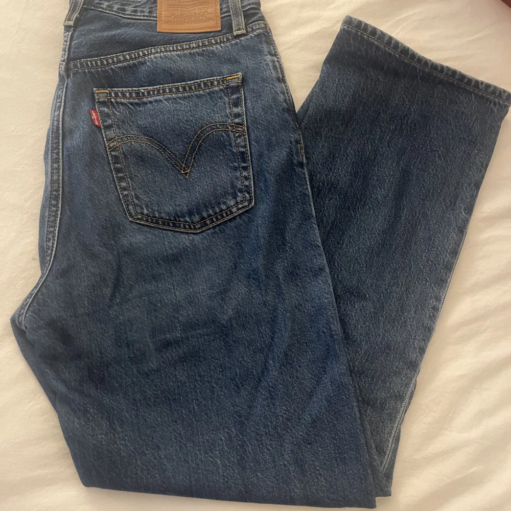 Superbra för de med kurvor! De två bilderna med ljusa jeans är för att visa hur de sitter på 🥰. Jeans & Byxor.