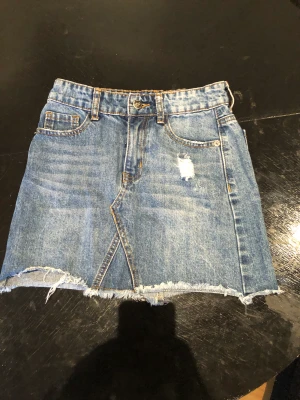 Jeanskjol  - Jeanskjol Storlek 146 Inprincip oanvänd 