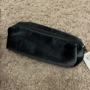 Pennskrin - Oanvänt pennskrin med lappen kvar 