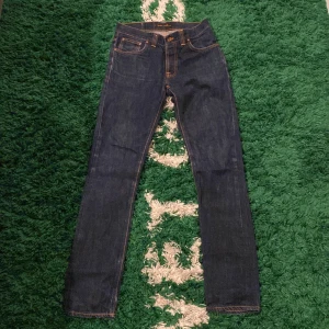 Nudie jeans  - W 31  L 34  Bra skick har använt några gånger sen blev det för liten.  100% Organic cotten 