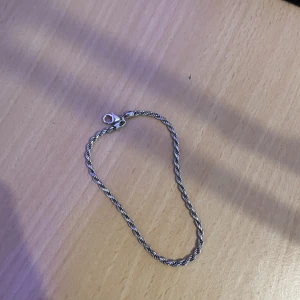 925 silver cordell armband  - Säljer ett 925 äkta silver armband cordell stil (repkedja). Kan frakta 
