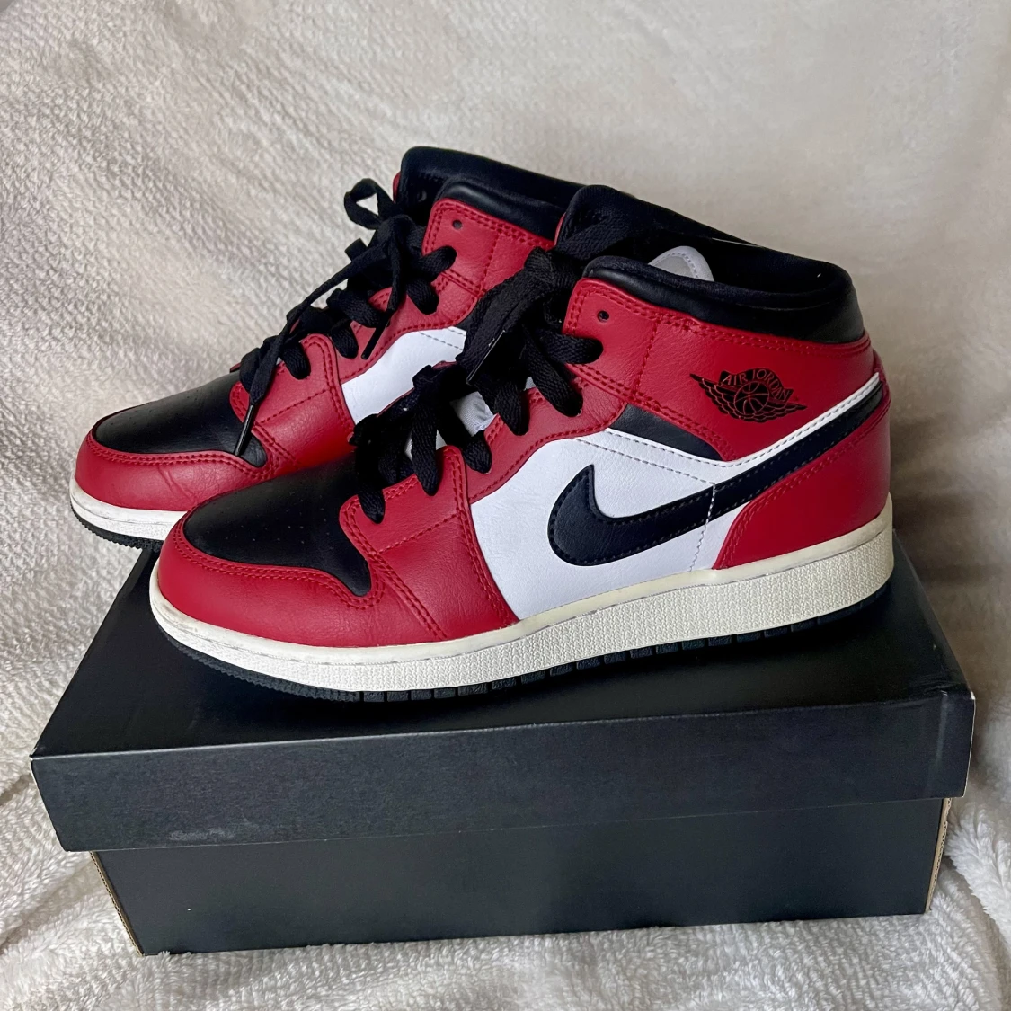 Air Jordan Mid 1’ Chicago