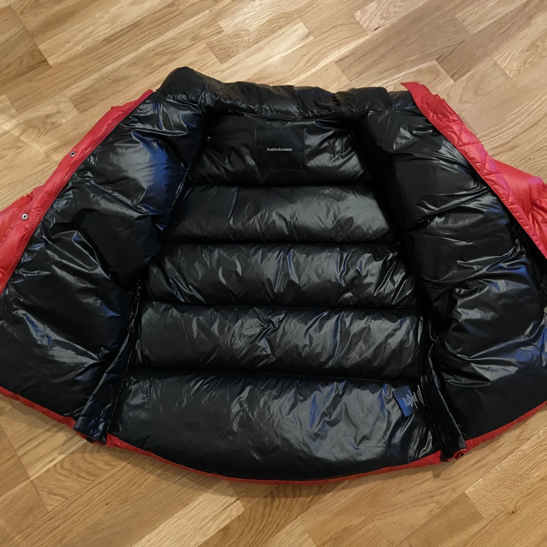 Peak Performance Clara W dunjacka, strl S röd  - 91