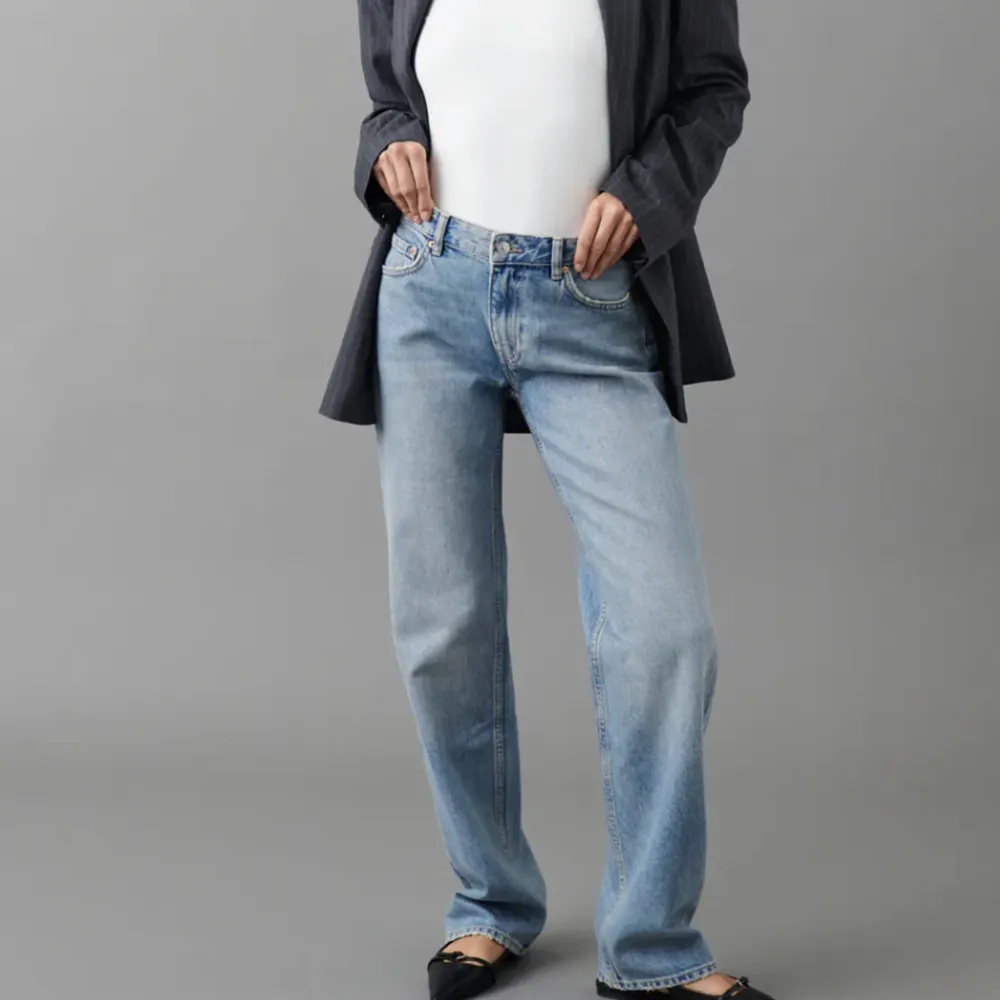 Fina jeans från Gina tricot, säljer då de tyvärr är försmå. Nypris 500💞. Jeans & Byxor.