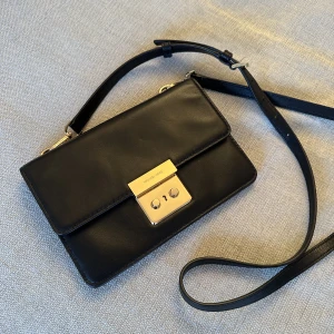 Väska Michael Kors - Svart aftonväska från Michael Kors. Endast använd två gånger! 