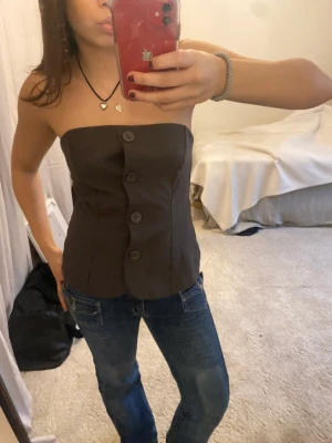 Topp  - Så snygg korsett topp! Tyvärr för stor på mig med S så passar bättre på M🫶 mycket bra skick! 