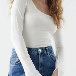 Gina tricot topp - Fin trendig topp från gina med slits i ärmarna!🤍